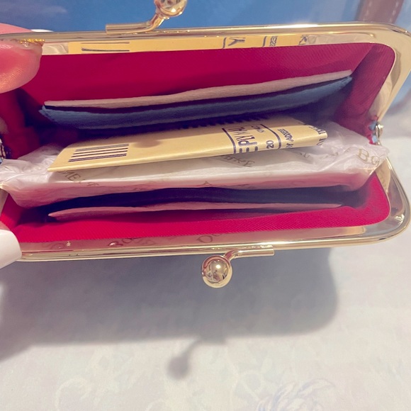 Dooney & Burke Large Shooper & framed coin purse - Picture 8 of 12